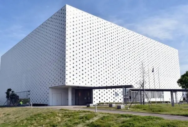 金沢海みらい図書館