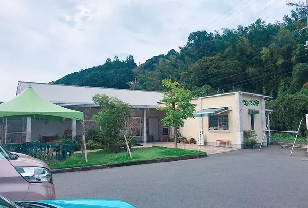 緑の農園直売店にぎやかな春の写真・動画_image_642691