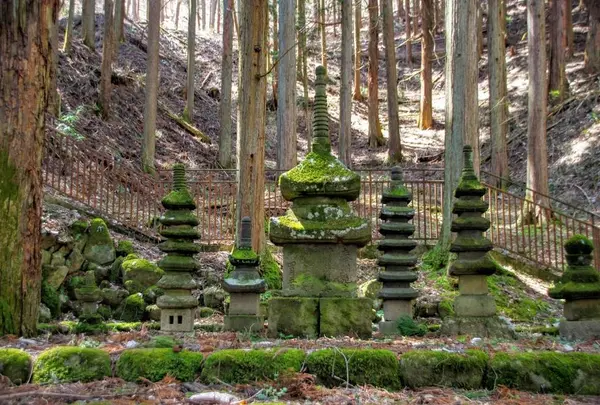 常楽寺石造多宝塔