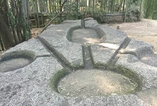 酒船石