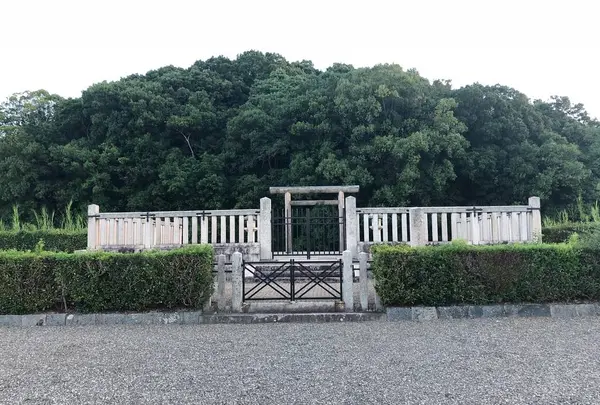 宣化天皇陵（鳥屋ミサンザイ古墳）