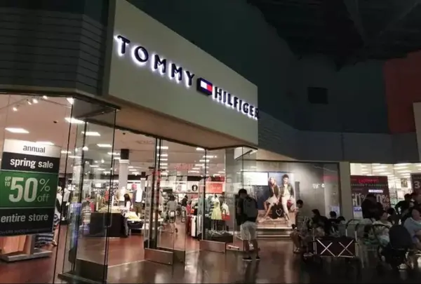 トミー ヒルフィガー