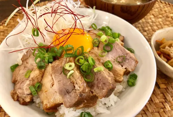 煮込みとお惣菜スタンド ウエトミ