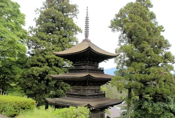 安楽寺八角三重塔