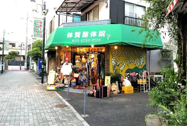ガラクタや ネバーランド