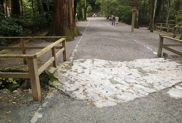 亀石