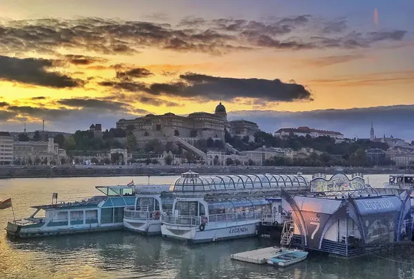 Legenda City Cruises