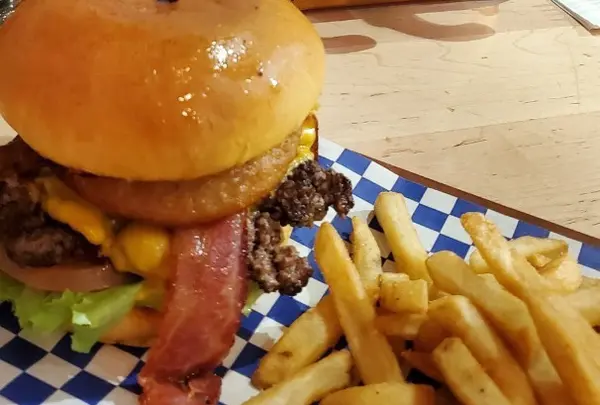 ホット・ディゲティ・ドッグ&バーガー