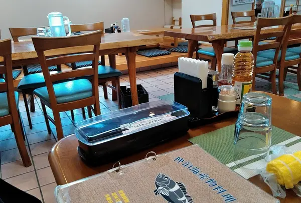 仲泊海産物料理店