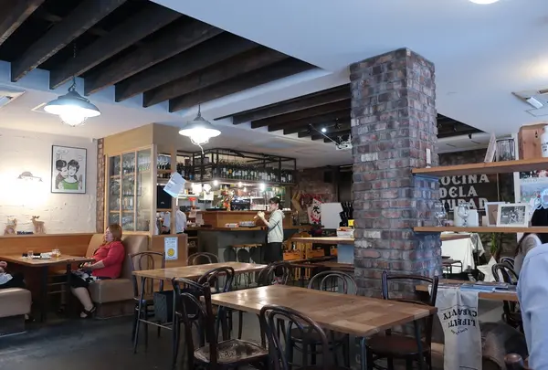 ＬＡ ＴＥＲＲＡＳＳＥ ＡＬＬ ＤＡＹ ＤＩＮＩＮＧ