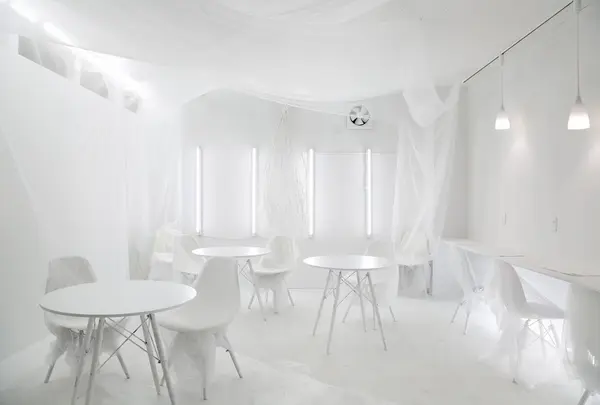 Cafe & 逃げBar White Out