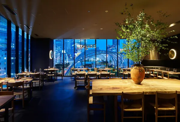 Dōngxī Restaurant & Sakaba（ドンシー レストラン & サカバ）