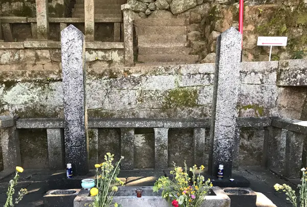 坂本龍馬と中岡慎太郎の墓