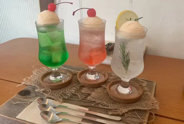 cafe yokoron: (カフェ ヨコロン)