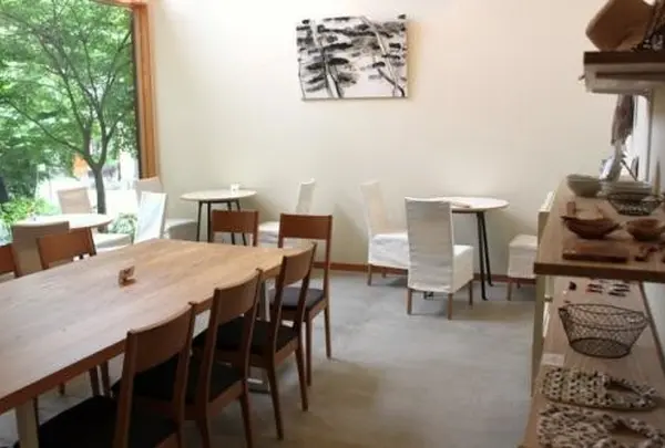 MOMI CAFE