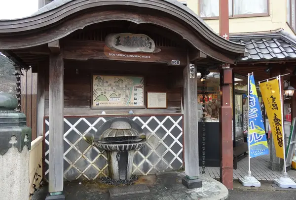 玉橋飲泉場