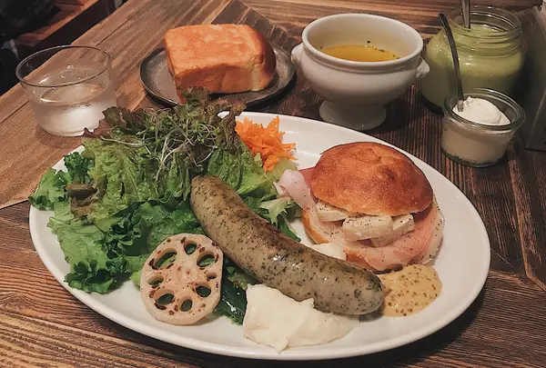 RACINES Boulangerie＆Bistro（ラシーヌブーランジェリアンドビストロ）