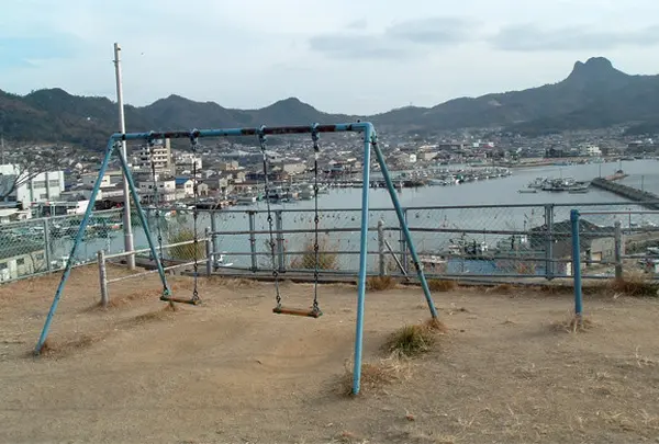 皇子神社のブランコ