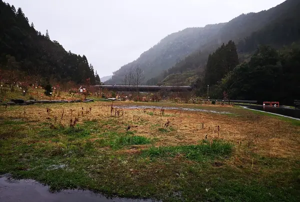 日田 進撃の巨人 大山ダム銅像