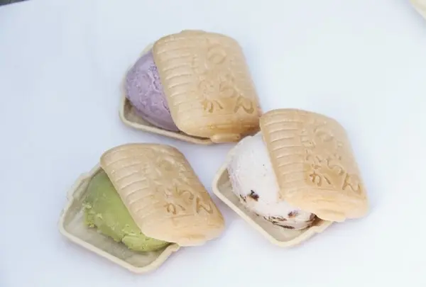 浅草ちょうちんもなか