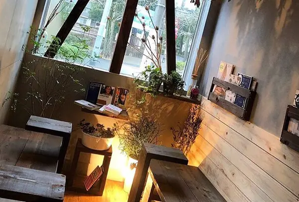 プラススタンド