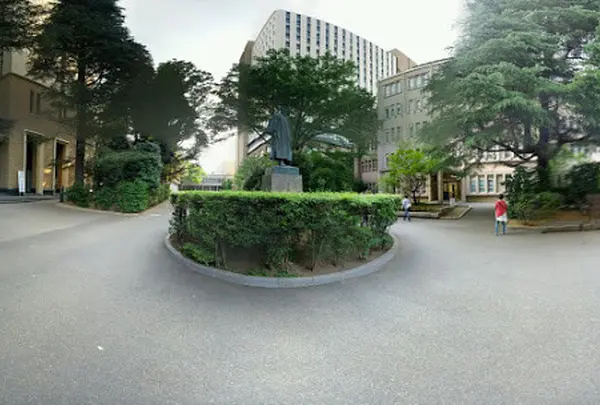 早稲田大学