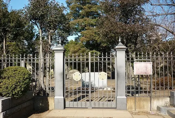 徳川慶喜の墓