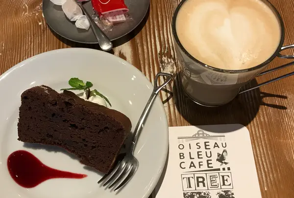 オワゾブルーカフェ TREE