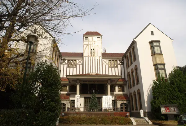 早稲田大学坪内博士記念演劇博物館