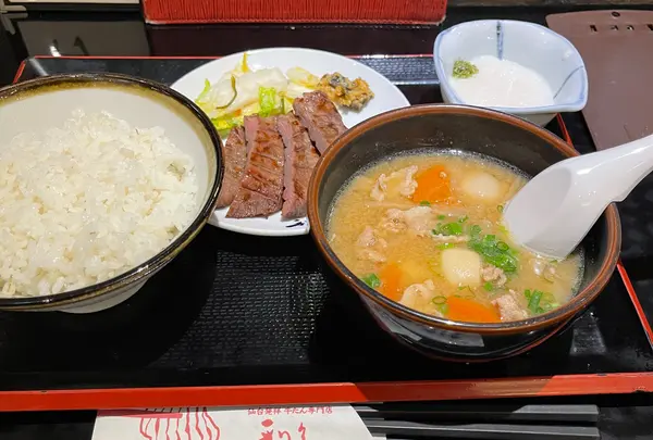 牛たん炭焼利久