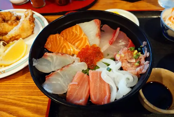市場食堂よし