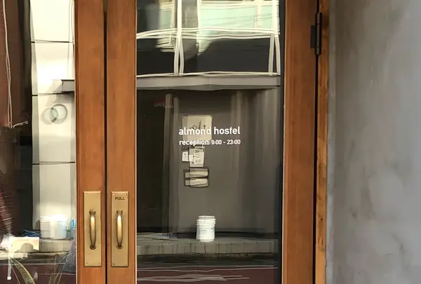 almond hostel & cafe
