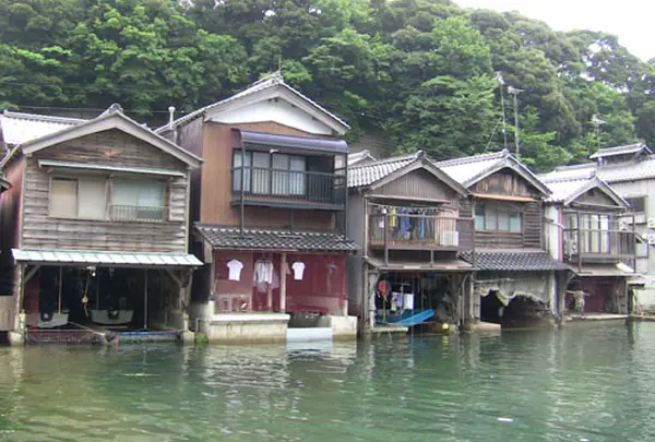 伊根の舟屋群