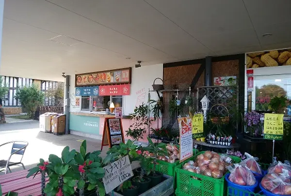 道の駅ローズマリー公園 はなまる市場内 おさかな丼屋とと丸