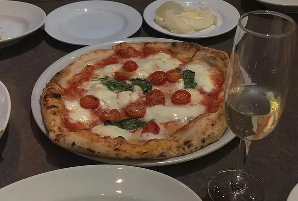 LOGIC横浜 Trattoria Pizzeria