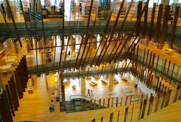 富山市ガラス美術館