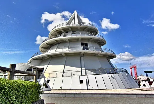 海のピラミッド