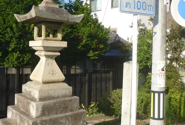 関山神社常夜燈