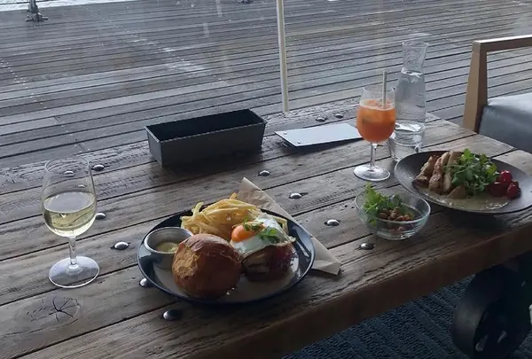 café & dining blue terminal（カフェ アンド ダイニング ブルーターミナル）