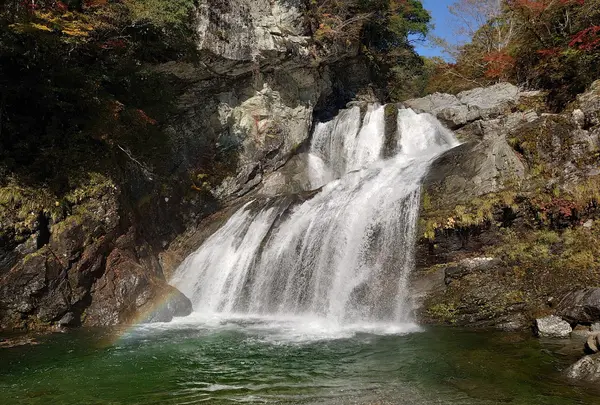 アメガエリの滝