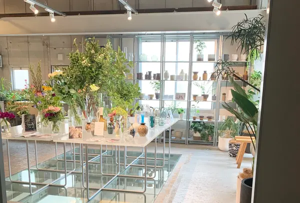 ex. flower shop & laboratory NAKAMEGURO