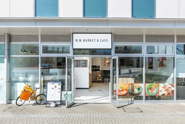 M.M MARKET & CAFE.