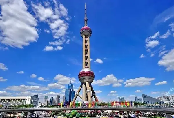 東方明珠電視塔（Oriental Pearl Tower）