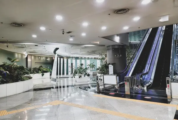녹사평역(6호선) Noksapyeong 綠莎坪 ノクサピョン