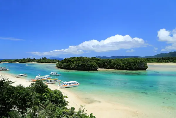 川平湾グラスボート遊覧・川平湾プレミアムクルージング・カヌーレンタル・無人島渡し・ボートチャーター