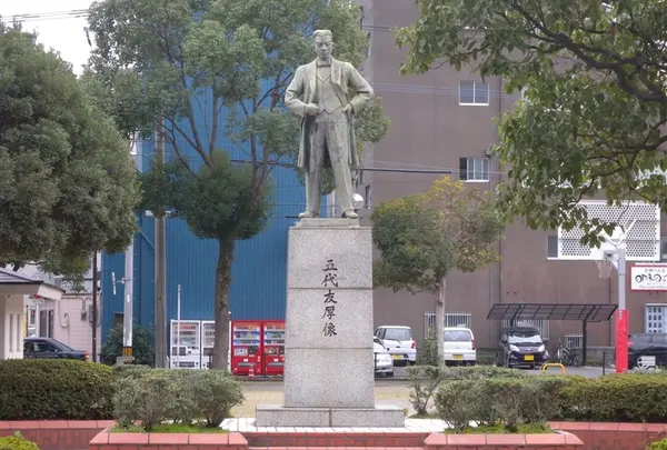 五代友厚銅像