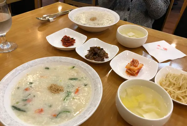 大汝(テヨ)粥専門飲食店
