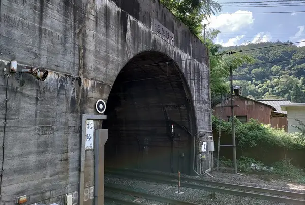 北陸トンネル火災事故慰霊碑