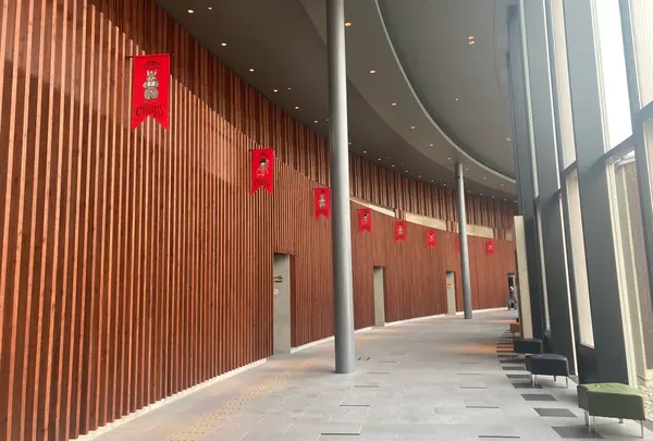 上田市立美術館(サントミューゼ)
