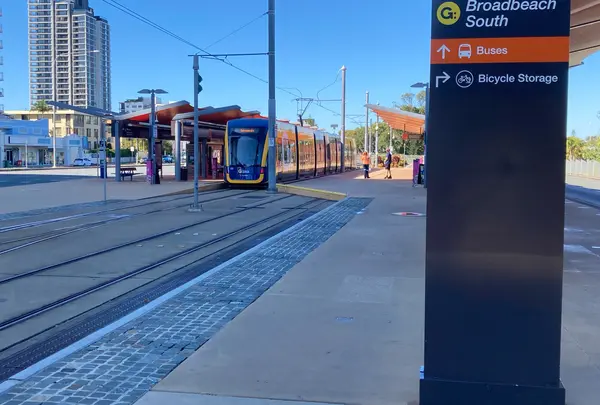 ブロードビーチサウス駅　Broadbeach South Station